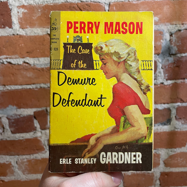 The Case of the Demure Defendant - Eric Stanley Gardner - 1958 1st Pocket Books Paperback