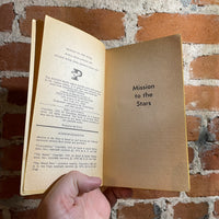 Mission to the Stars - A.E. van Vogt - 1977 Pocket Books Paperback - Foil Embossed Cover