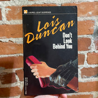 Don’t Look Behind You - Lois Duncan - 1990 Dell Books Paperback