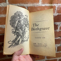 The Birthgrave - Tanith Lee - 1975 Daw Books Paperback - Ken W. Kelly Cover