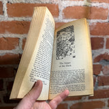 The Tombs of Atuan - Ursula K. Le Guin - Bantam Books Paperback - Yvonne Gilbert Cover