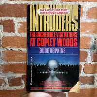 Intruders: The Incredible Visitations at Copley Woods - Budd Hopkins - 1992 Ballantine Books Paperback