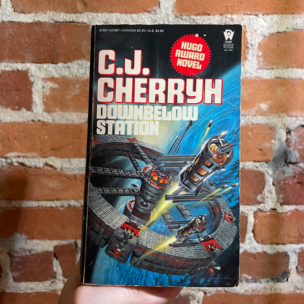 Downbelow Station - C.J. Cherryh - 1981 1st Daw Books Paperback - David Mattingly Cover