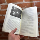 Tightrope: Americans Reaching for Hope - Nicholas D. Kristof & Sheryl WuDunn - 2020 Vintage Trade Paperback