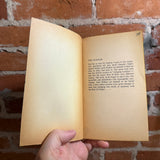 The Gaudy Shadows - John Brunner - 1971 Beagle Books Paperback