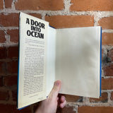 A Door Into Ocean - Joan Slonczewski - 1986 Hardback BCE - Ron Walotsky Cover