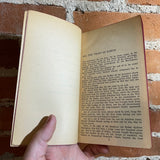 All The Traps Of Earth - Clifford D. Simak - 1967 2nd Macfadden Books Paperback