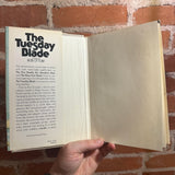 The Tuesday Blade - Bob Ottum - 1976 BCE Simon & Schuster Hardback