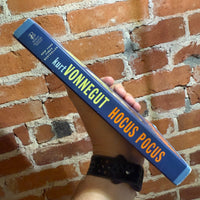 Hocus Pocus - Kurt Vonnegut - 1997 Berkley Trade Paperback