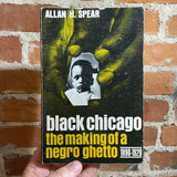 Black Chicago: The Making of a Negro Ghetto: 1890-1920 - Allan H. Spear - 1967 The University of Chicago Press Paperback