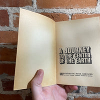 Journey to the Center of the Earth - Jules Verne - SBS T618 1970 7th Printing Paperback
