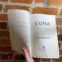 Luna: New Moon - Ian McDonald - 2016 Tor Books Paperback