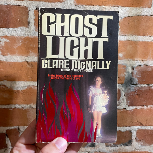 Ghost Light - Claire McNally - Bantam Books Paperback