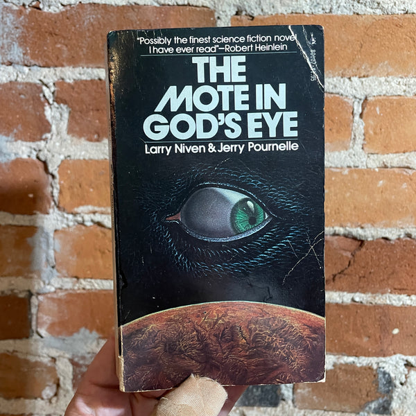 The Mote in God's Eye - Larry Niven & Jerry Pournelle 1975 Pocket Books Paperback - Ed Soyka Cover Edition