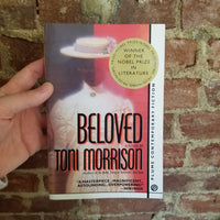 Beloved - Toni Morrison (1988 Plume Paperback Edition)