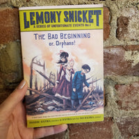 The Bad Beginning (A Series of Unfortunate Events #1) - Lemony Snicket, Brett Helquist (Illustrator), Michael Kupperman (Illustrator)(2007 Harper Collin Paperback)