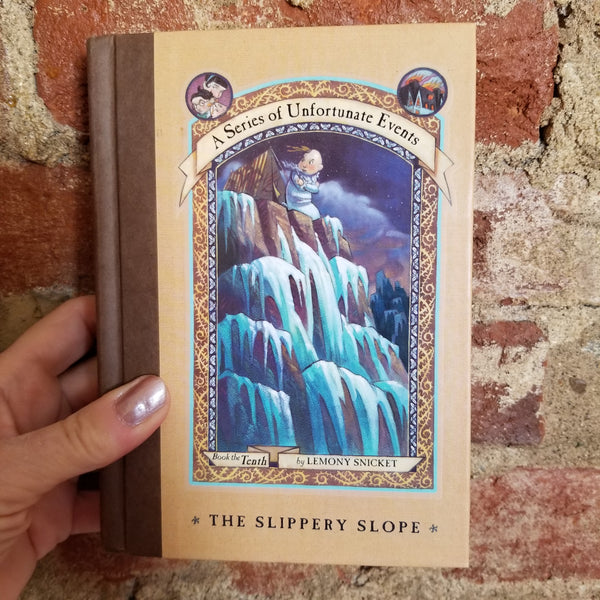 The Slippery Slope (A Series of Unfortunate Events #10) - Lemony Snicket (2003 Harper Collins Hardback)