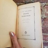 Anna Karenina - Leo Tolstoy (1969 Penguin Classics vintage paperback)
