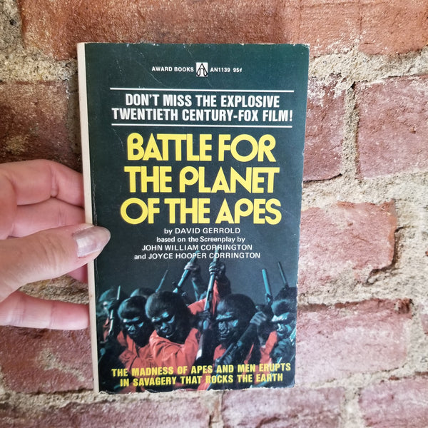 Battle for the Planet of the Apes - David Gerrold (1973 Award Books vintage paperback)