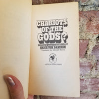 Chariots of The Gods - Erich von Däniken (1971 Bantam Books vintage paperback)