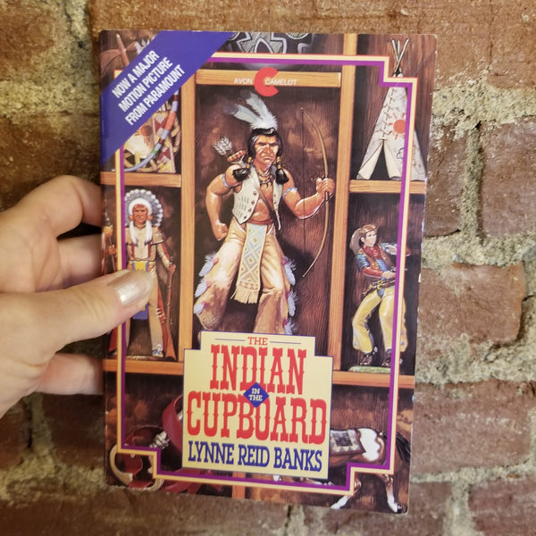 The Indian in the Cupboard - Lynne Reid Banks 1982 Avon Books vintage paperback