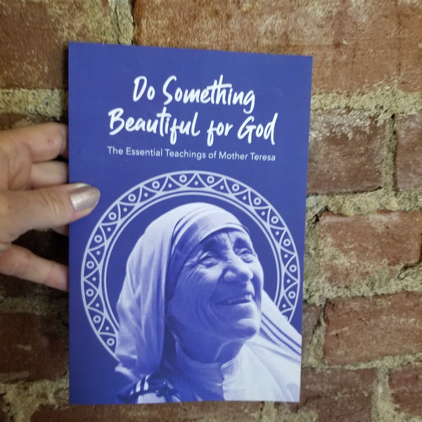 Do Something Beautiful for God: The Essential Teachings of Mother Teresa, 365 Daily Reflections - Mother Teresa 2020 Blue Sparrow paperback