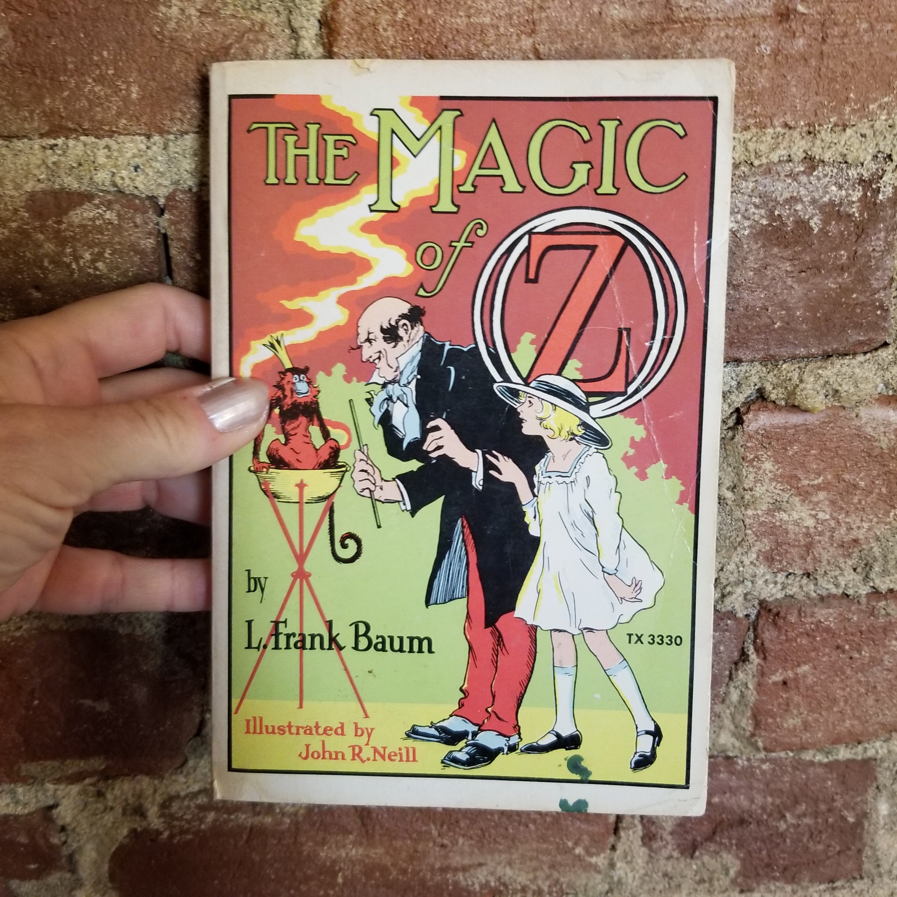 洋書 THE MAGIC OF A PEOPLE The Magic of a People: Folk Art and Toys from the Collection