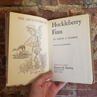 The Adventures of Huckleberry Finn - Mark Twain 1963 Grosset and Dunlap vintage hardback)