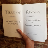 Team of Rivals: The Political Genius of Abraham Lincoln - Doris Kearns Goodwin 2005 Simon & Schuster paperback