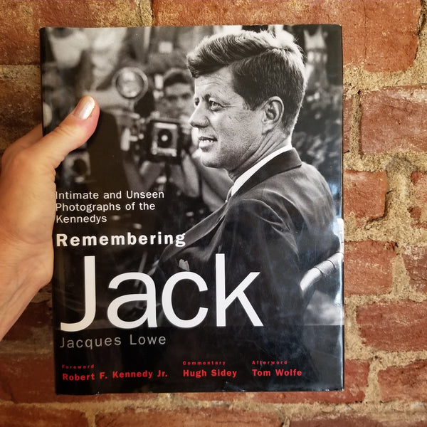 Remembering Jack: Intimate and Unseen Photographs of the Kennedys - Jacques Lowe 2003 Bullfinch Press HBDJ