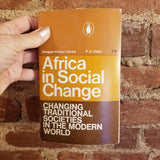 Africa in Social Change: Changing Traditional Societies - P.C. Lloyd 1967 Penguin vintage PB