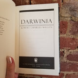 Darwinia - Robert Charles Wilson 1998 Tor Books vintage HBDJ