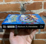 The Puppet Masters - Robert A. Heinlein - Paperback