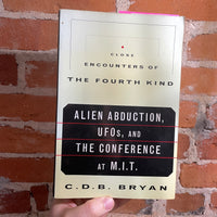 Close Encounters of the Fourth Kind: A Reporter's Notebook on Alien Abductions, UFOs, and the Conference at MIT - C.D.B. Bryan - Paperback