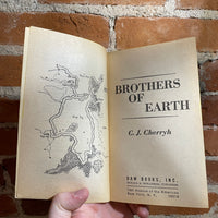 Brothers of Earth - C.J. Cherryh - 1976 Daw Books Paperback