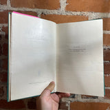 Russian Architecture: Trends in Nationalism and Modernism - Arthur Voyce - Hardback