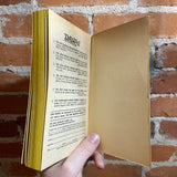 A Specter Is Haunting Texas - Fritz Leiber - 1978 First Printing - H.R. Van Dongen - Daw Books