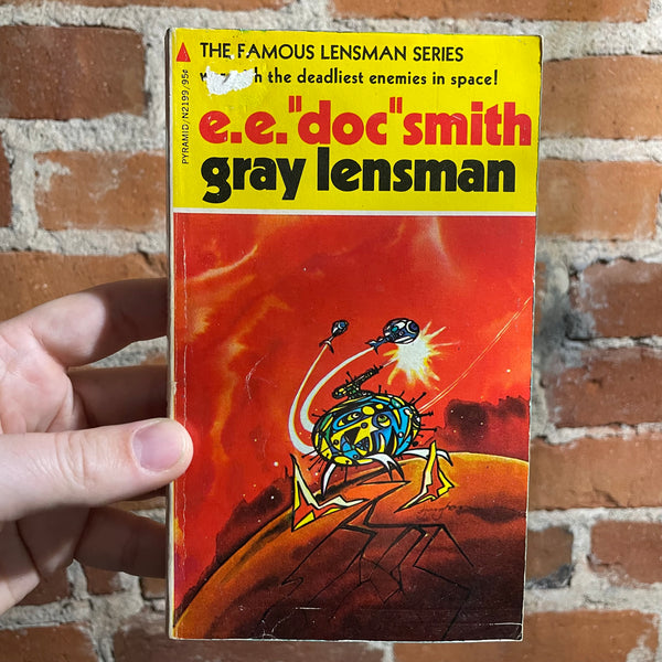 Gray Lensman - E.E. Doc Smith - 1971 6th printing Jack Gaughan Cover Pyramid Books Paperback Edition