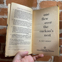 One Flew Over the Cuckoo's Nest - Ken Kesey (1962 Signet Paperback)