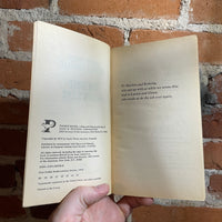 The Mote in God's Eye - Larry Niven & Jerry Pournelle 1974 Pocket Books Paperback