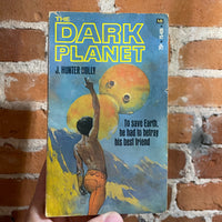 A Dark Planet - J. Hunter Holly - 1971 Macfadden Books Paperback
