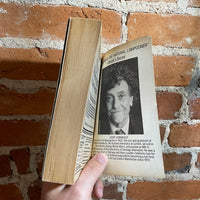 Hocus Pocus - Kurt Vonnegut Jr. - 1991 Berkley Books Hole with picture cover Paperback