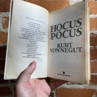 Hocus Pocus - Kurt Vonnegut Jr. - 1991 Berkley Books Paperback