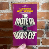 The Mote in God's Eye - Larry Niven & Jerry Pournelle 1974 Pocket Books Paperback