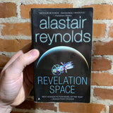Revelation Space - Alastair Reynolds (2002 Chris Moore Paperback Edition)