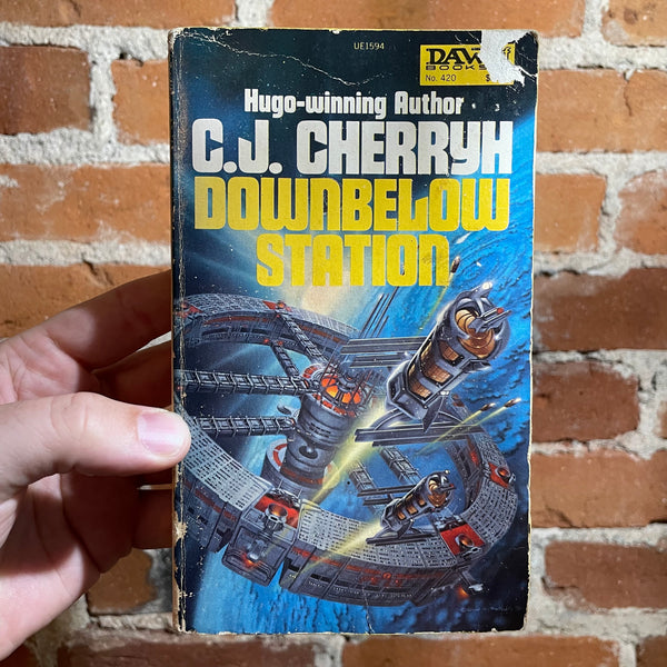 Downbelow Station - C.J. Cherryh - 1981 Daw Books Paperback Edition - Reading Copy - David B. Mattingly Cover