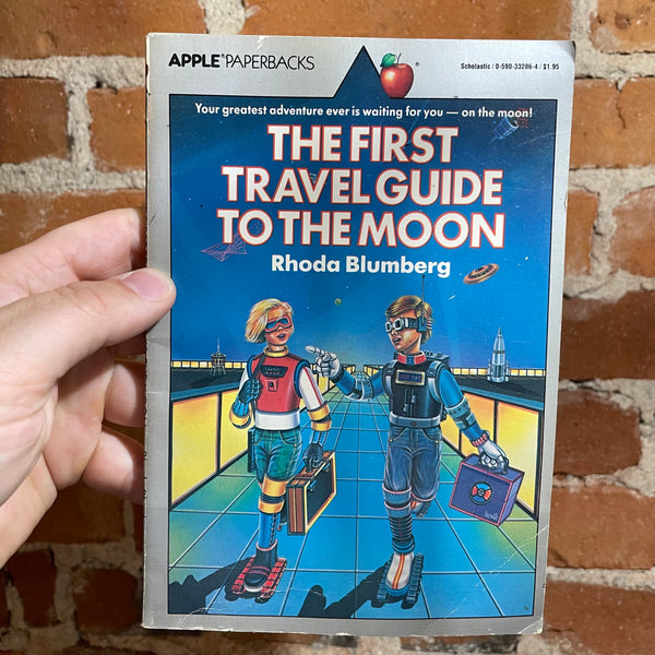 The First Travel Guide to the Moon - Rhonda Blumberg - Apple Paperback –  Postmarked from the Stars