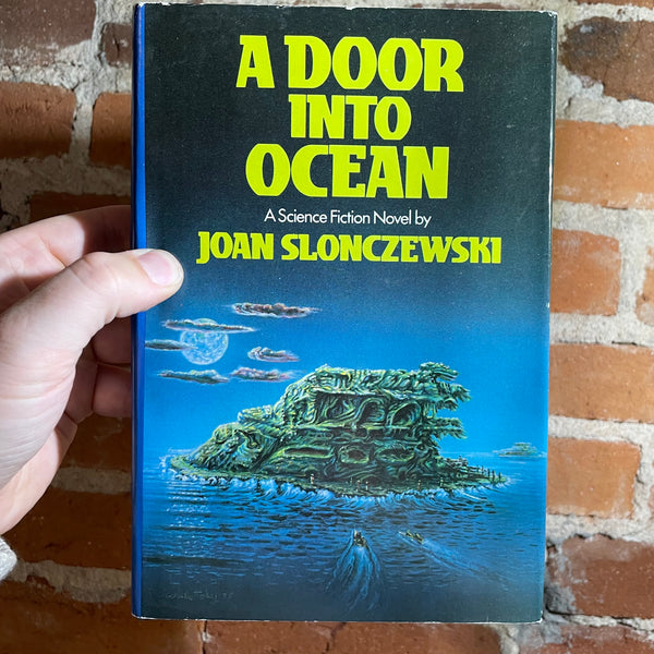 A Door Into Ocean - Joan Slonczewski - 1986 Hardback BCE - Ron Walotsky Cover
