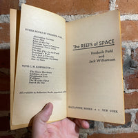 The Reefs of Space - Frederik Pohl & Jack Williamson - 1964 Ballantine Books Paperback