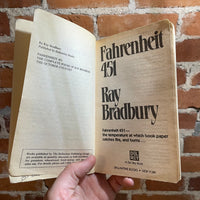 Fahrenheit 451 - Ray Bradbury - 1976 Ballantine Paperback Edition - Donna Diamond Cover Art